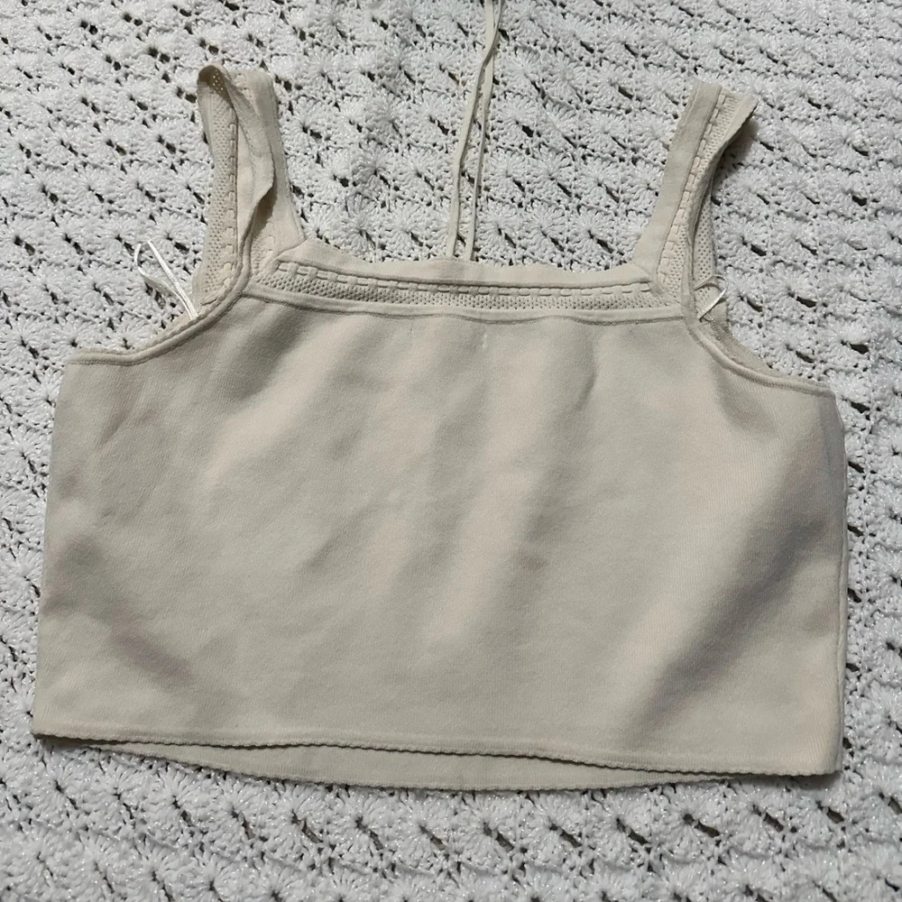 LA Heart Cream Cropped Top - Picture 4 of 7